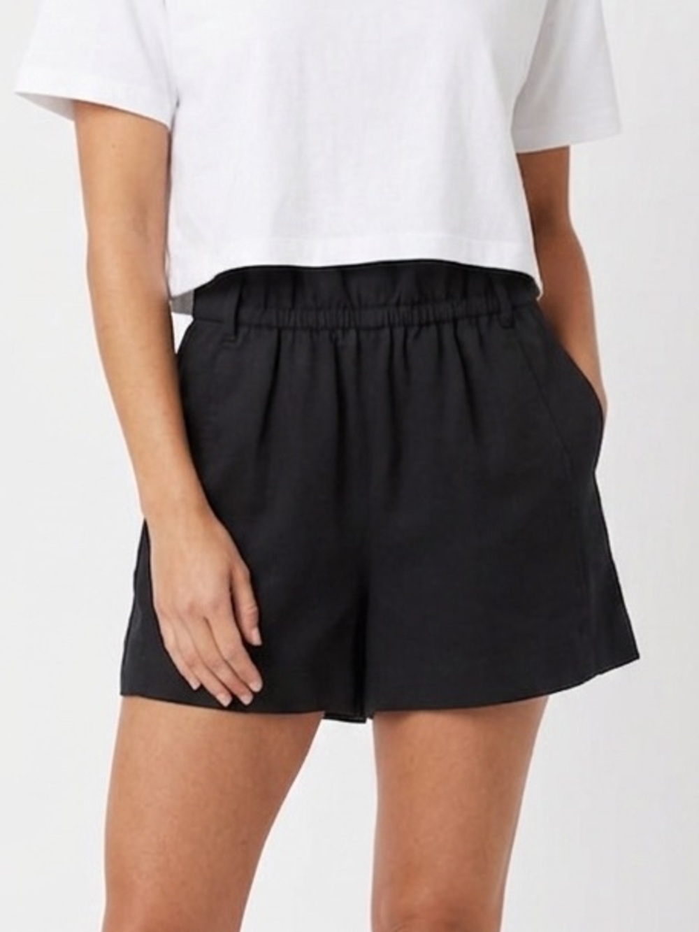 WILFRED ARITZIA Black Paper Bag Shorts High Waisted Pockets Size 0